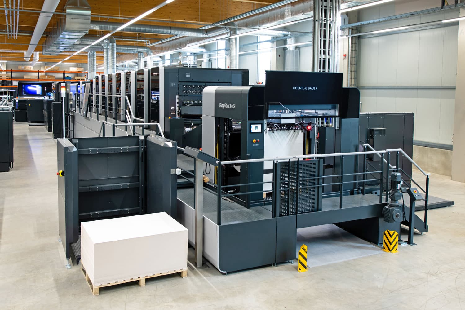 Koenig & Bauer Rapida 145 Druckmaschine in der Fertigungshalle